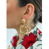 Pendiente dorado gota y petalos