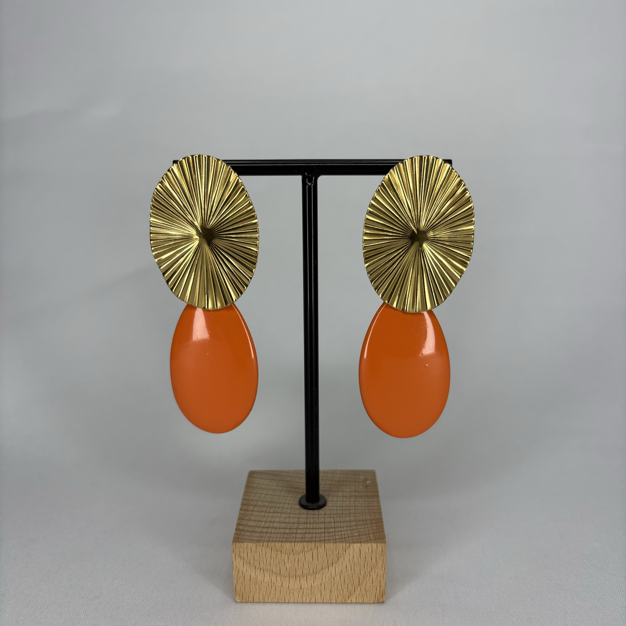 Pendientes Ovalo dorado y lagrima color