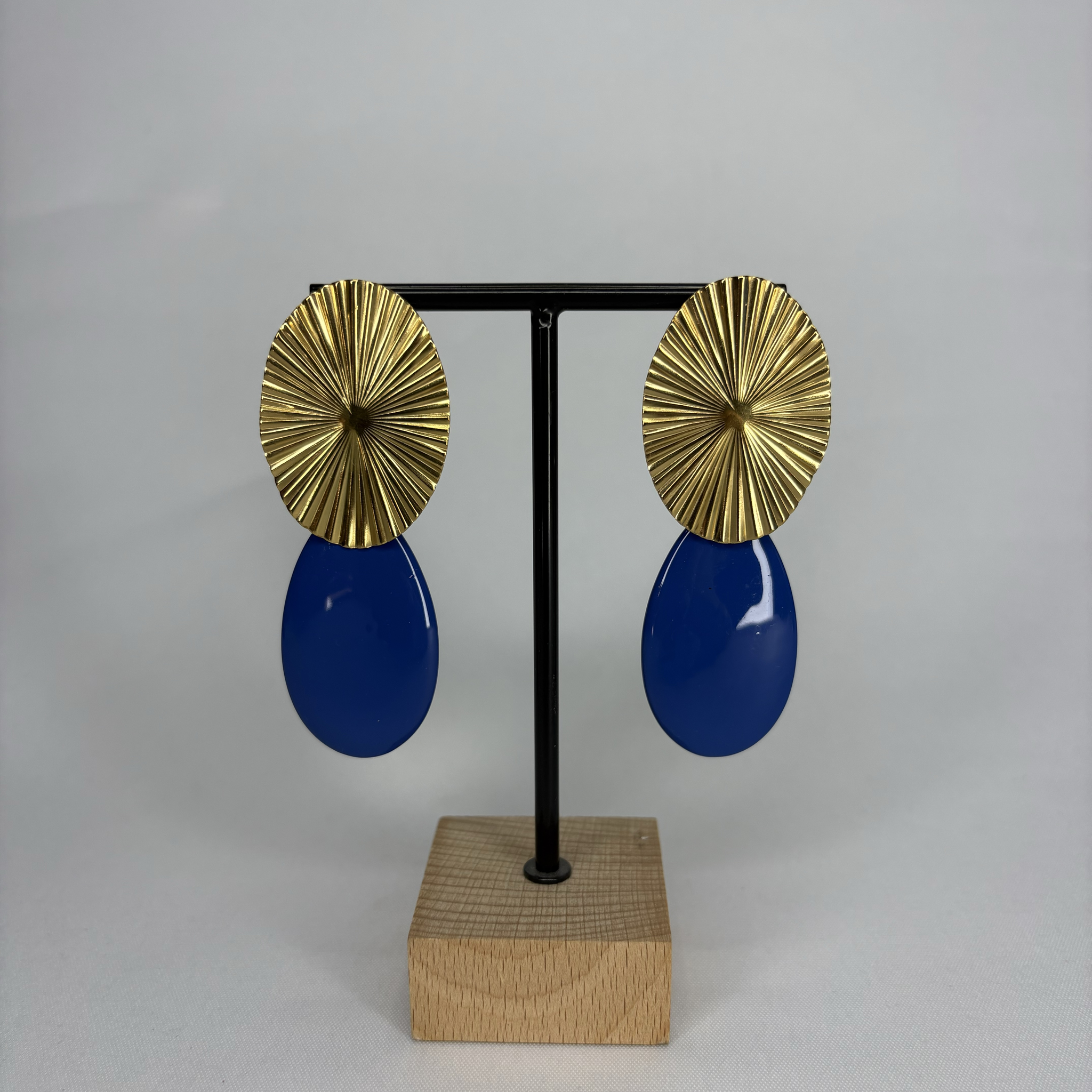 Pendientes Ovalo dorado y lagrima color