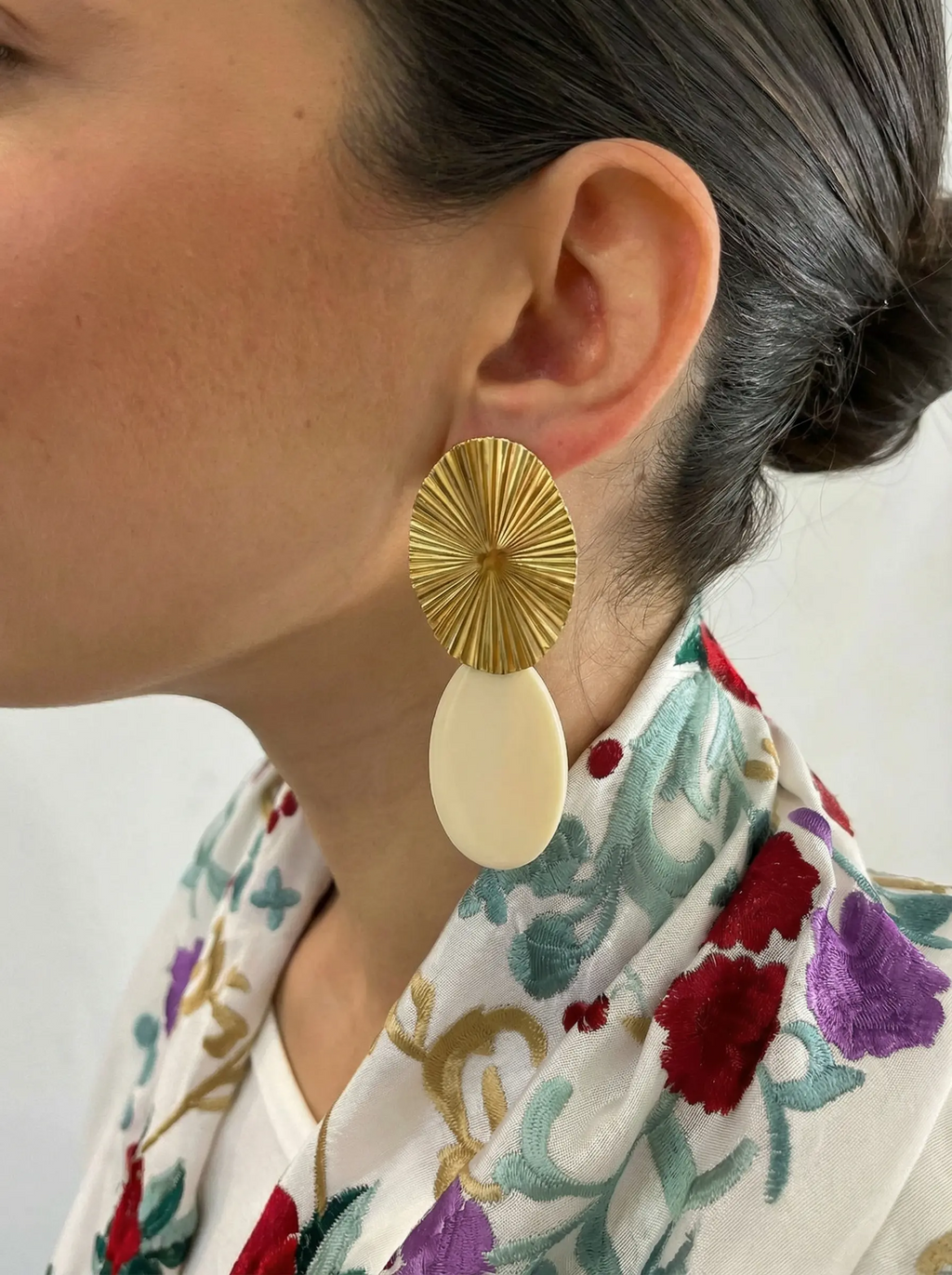 Pendientes Ovalo dorado y lagrima color