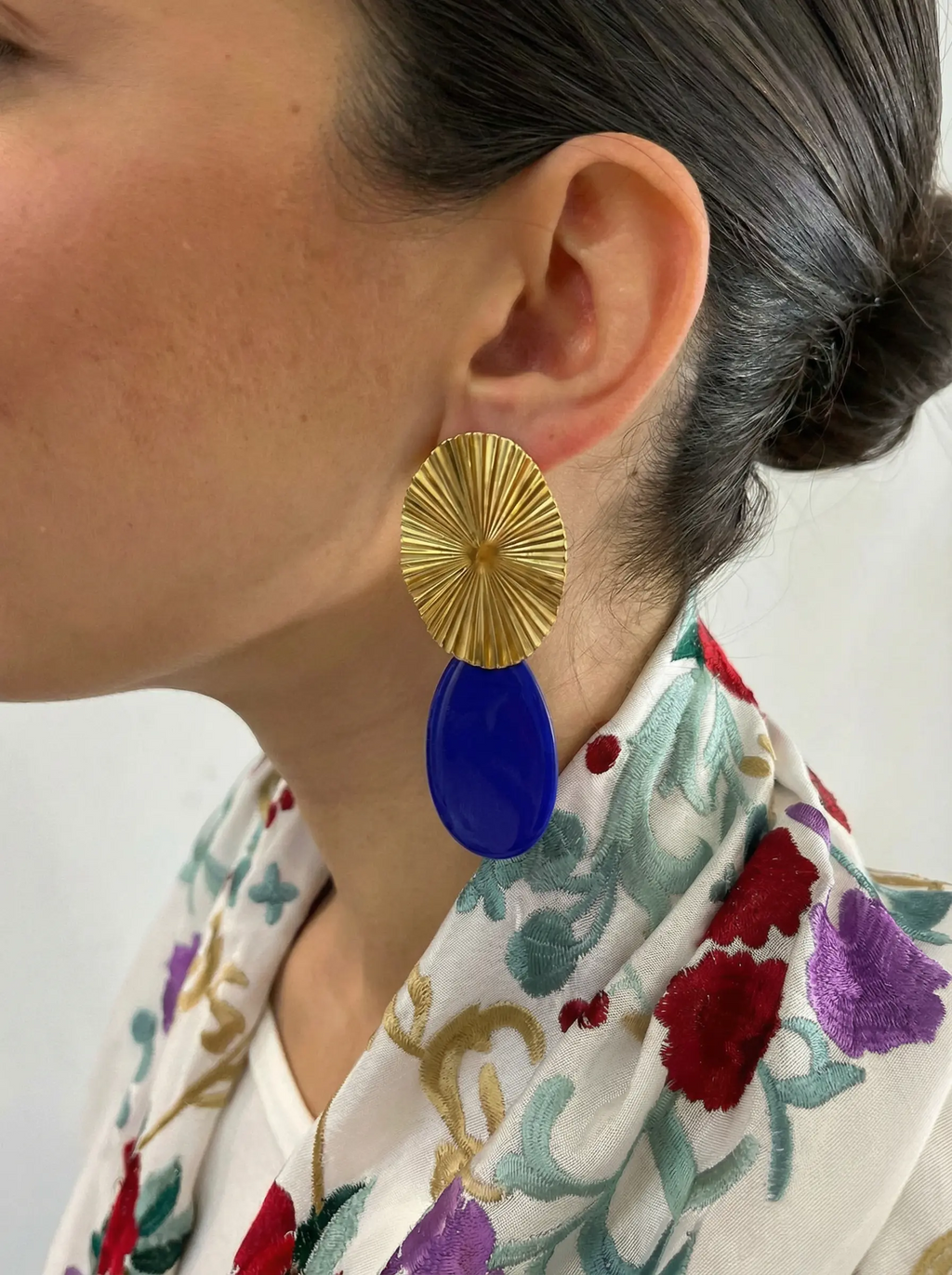 Pendientes Ovalo dorado y lagrima color